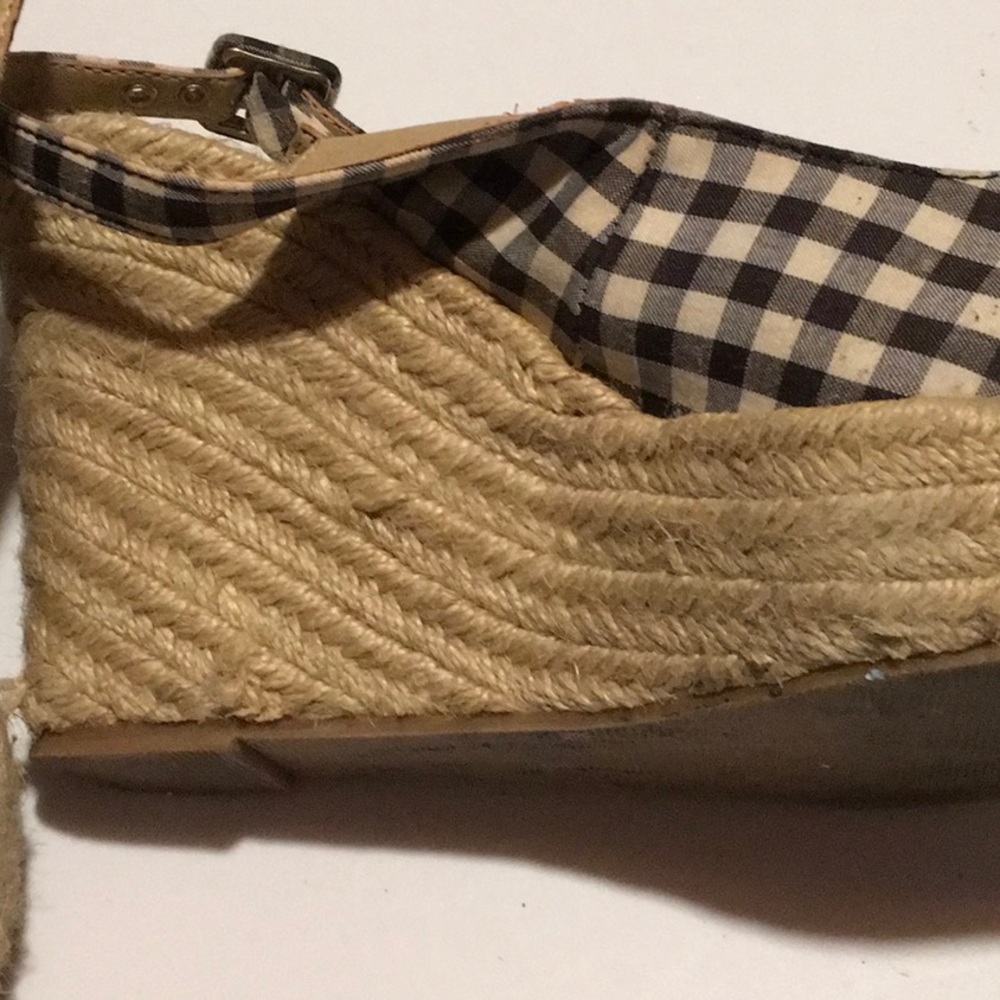 Shoes - Picture 3 of 4
